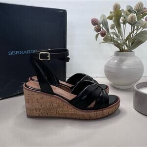 Bernardo Kearny Wedge Puffy Leather Wedge Sandal Black Women's 6M Tried On